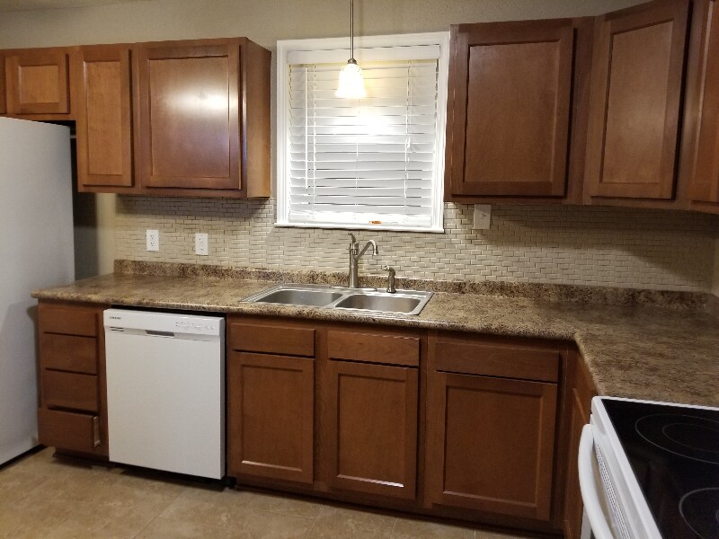 Building Photo - 413 Pine St