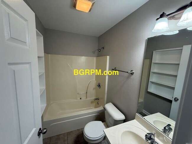 Building Photo - 3 BD, 2 BA, home in Jacksonville
