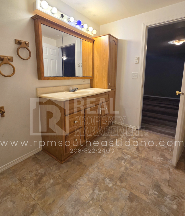 Building Photo - Spacious & Updated 4 Bedroom, 3 Bathroom Twin Home in Ammon (Idaho Falls) for Rent by Real Proper...