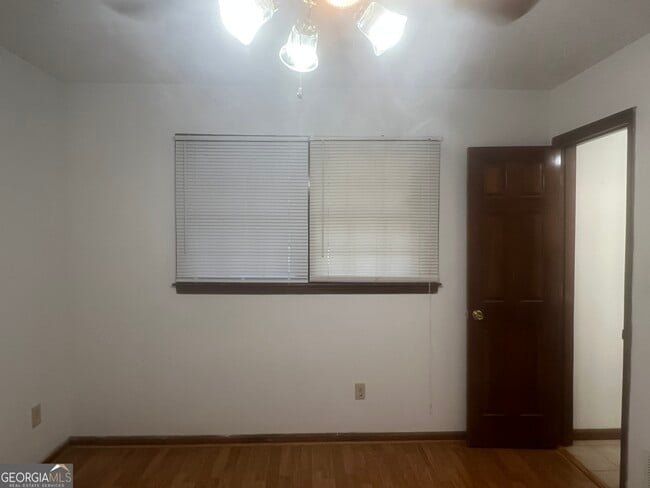 Building Photo - 551 Racetrack Rd