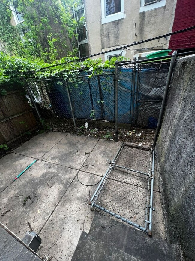 Building Photo - 2 Bedroom 1 Bath Home