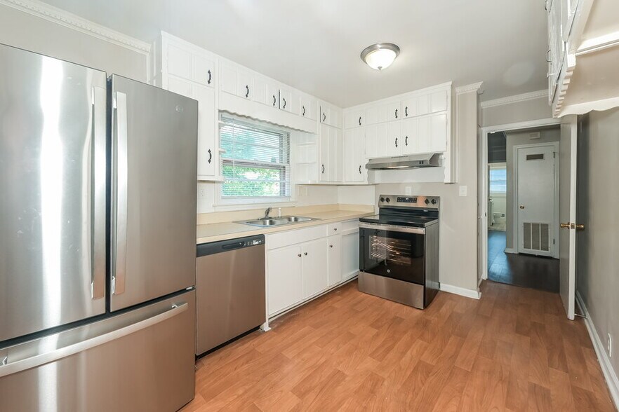 Building Photo - 1090 Longshore Dr