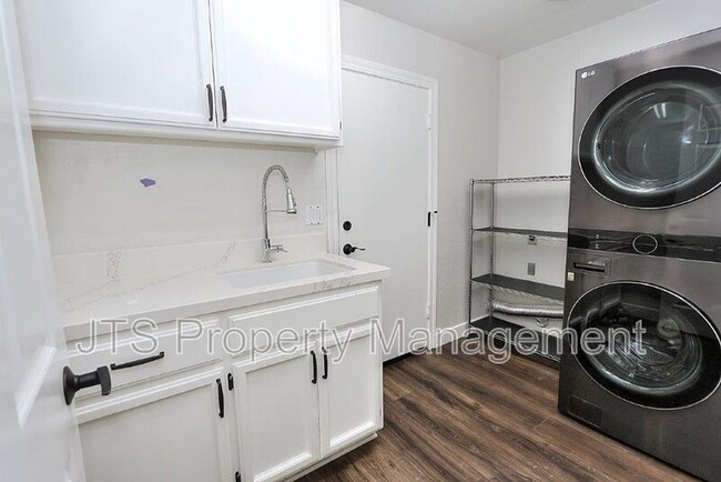 Building Photo - 2696 Prestwick Dr