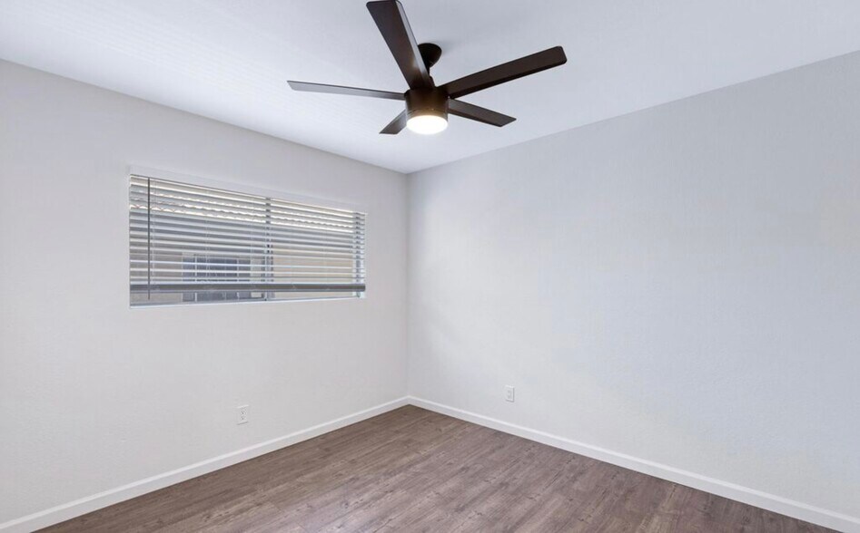 Building Photo - 520 N Stapley Dr