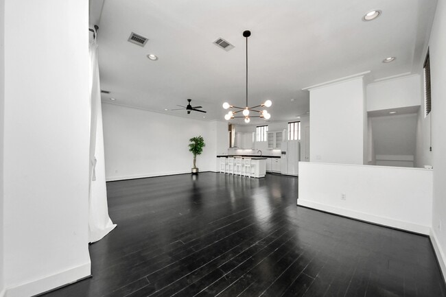 Building Photo - 1014 Montrose Blvd