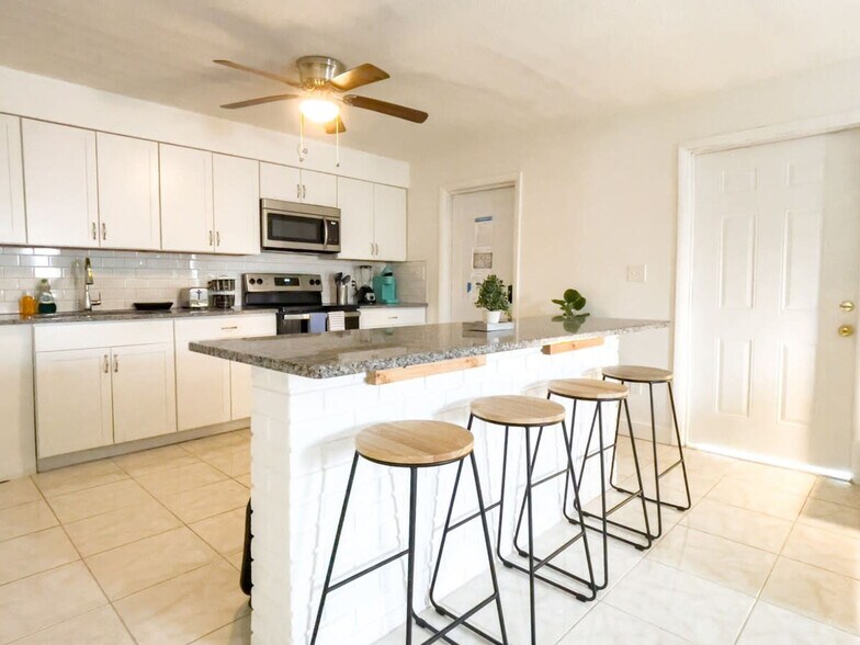 Building Photo - 505 Fillmore Ave