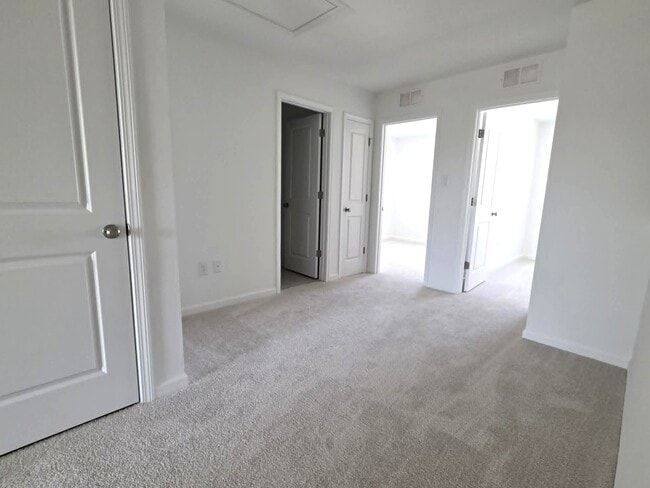 Building Photo - 222 Clement Lp