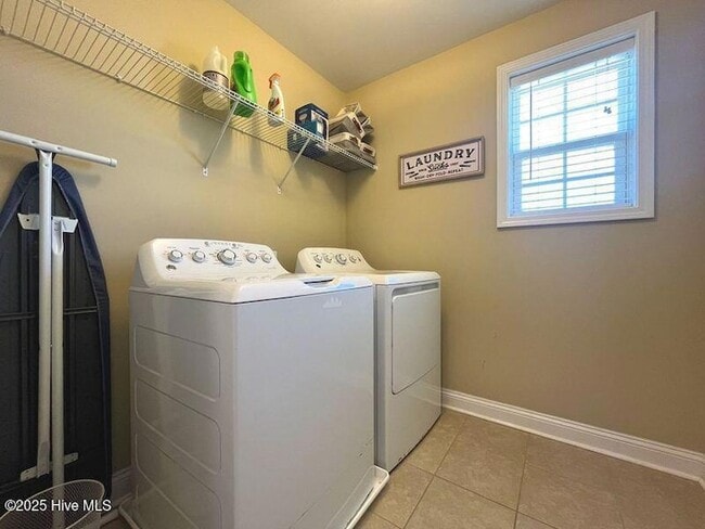 Building Photo - 225 Savannah Garden Dr