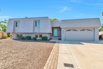 Building Photo - 1735 E La Jolla Dr