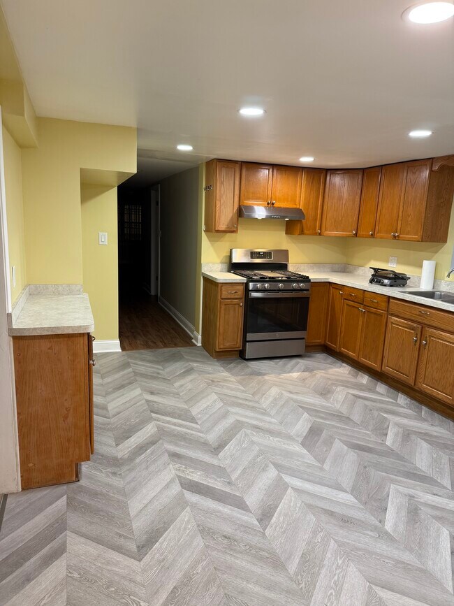 Building Photo - 4143 W Roscoe St