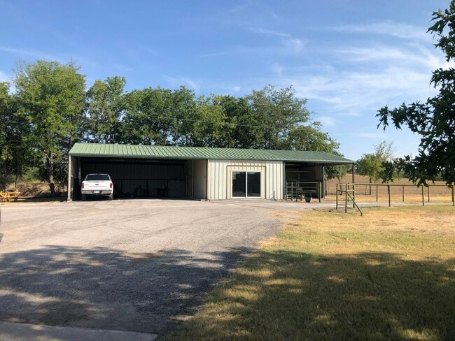 Building Photo - 461 Silver Ln