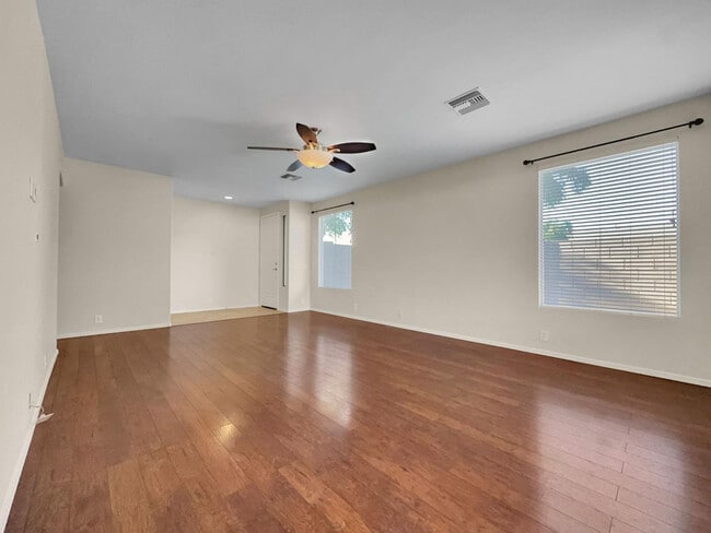 Building Photo - 261 N Nash Way