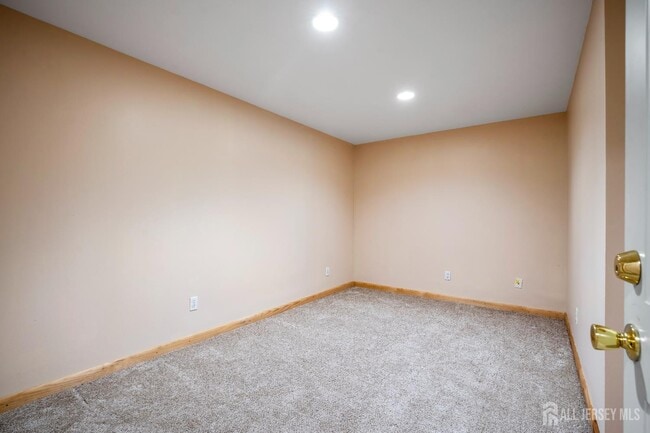 Building Photo - 11 Windsong Cir