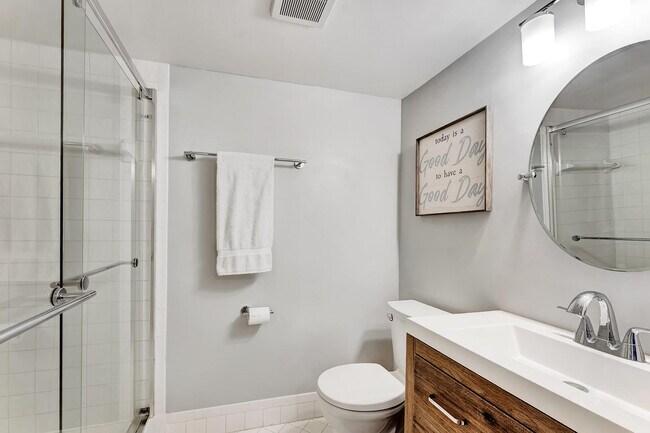 Building Photo - 30 Pelican Pointe Dr