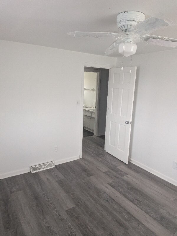 Building Photo - 2347-2349-2349 Linden Ave