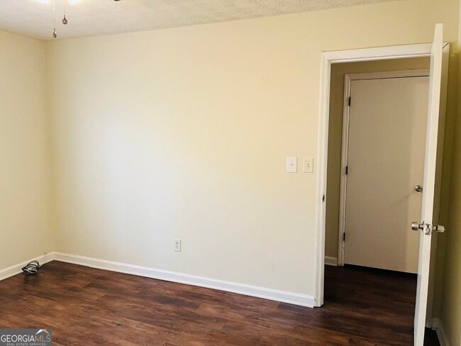 Building Photo - 165 Pine Terrace