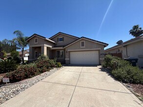 Building Photo - 3 bedroom + office | 2 bathroom | Single family home