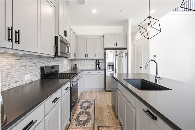 Building Photo - 2532 Campden Mews