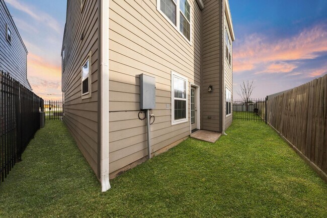 Building Photo - 4004 Weslow St