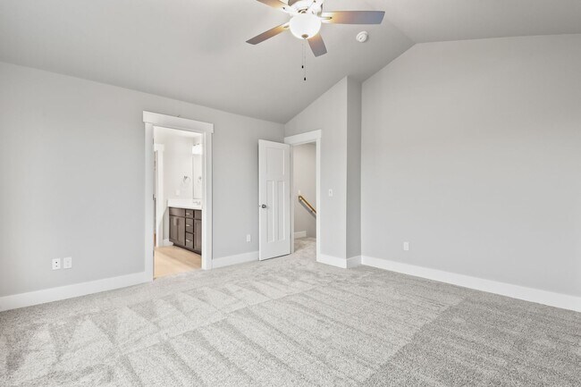 Building Photo - 748 Pinebreak