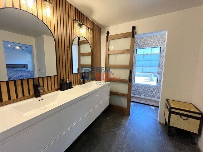 Building Photo - 3673 E 133rd Ct