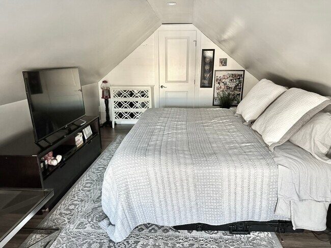 3rd bedroom/master bedroom or second living room - 135 E Wayne Ter