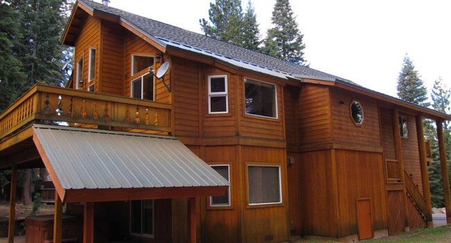 Building Photo - 10565 Laurelwood Dr