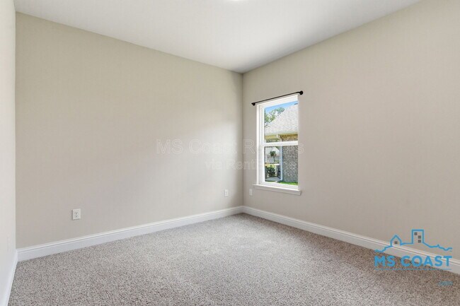Building Photo - 5723 Overland Dr