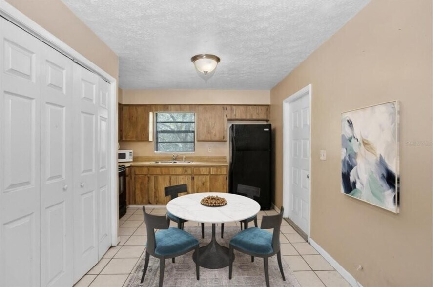 Building Photo - 9905 N Myrtle St