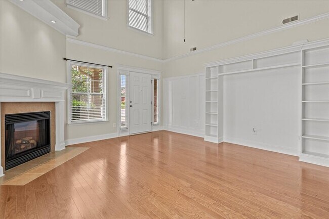 Building Photo - 2525 Millwood Cir SE