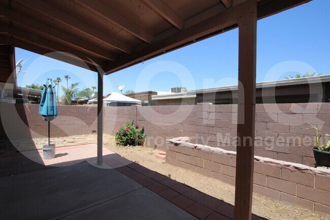 Building Photo - 744 W Oxford Dr