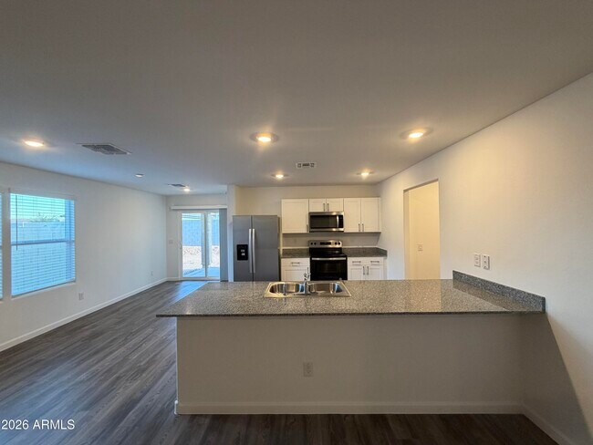 Building Photo - 1448 E Peggy Dr