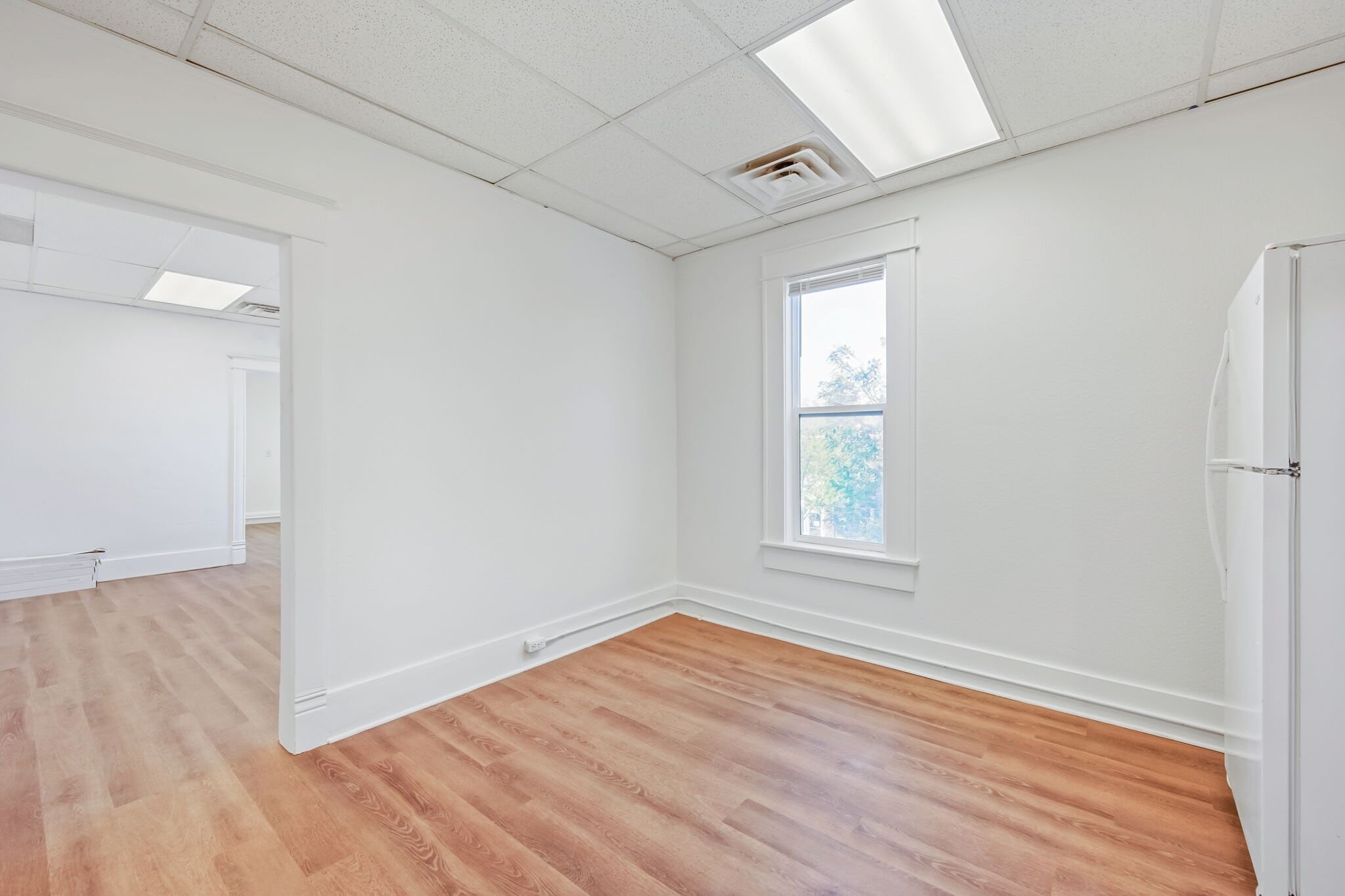 Building Photo - 5 S Parish Ave