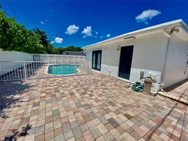 Building Photo - 3024 N 73rd Ter