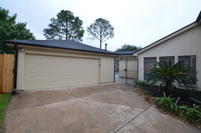 Building Photo - 12310 Burgoyne Dr