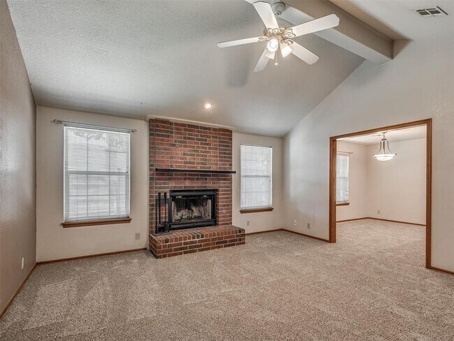 Building Photo - 304 Eccell Ct