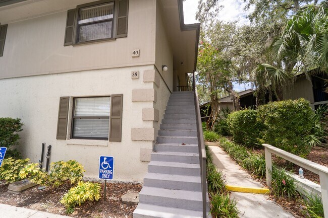 Building Photo - Comfortable Condo Living in St. Augustine Shores