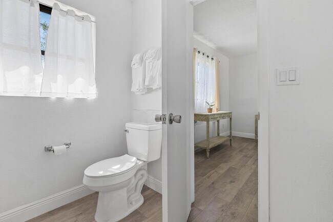 Building Photo - 919 Ave S SE