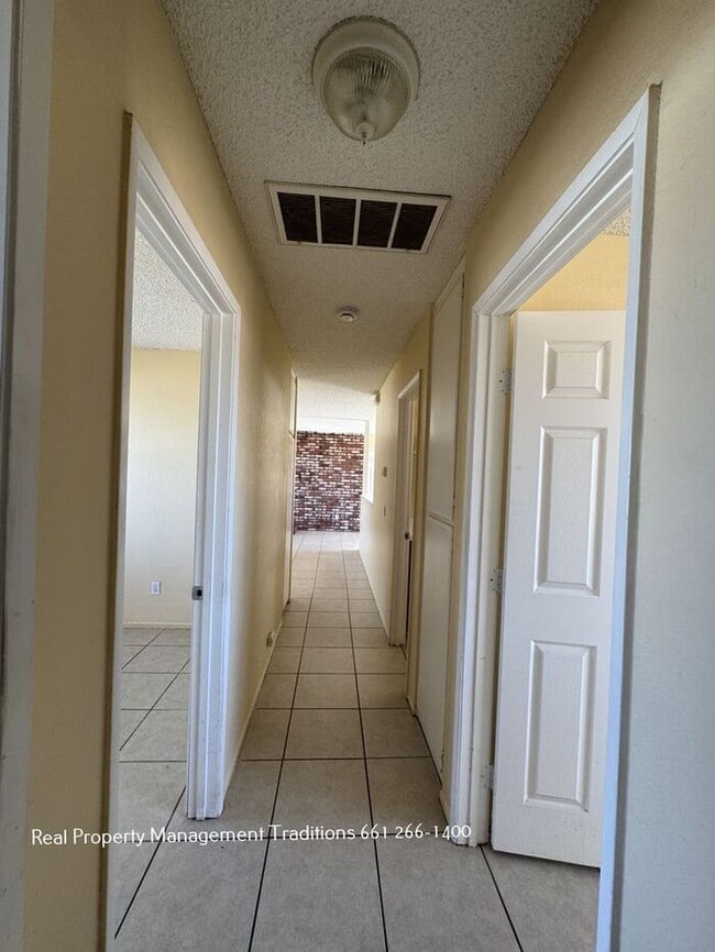 Building Photo - Cozy 3 Bed, 1 Bath