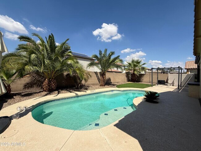 Building Photo - 22310 E Creekside Ct