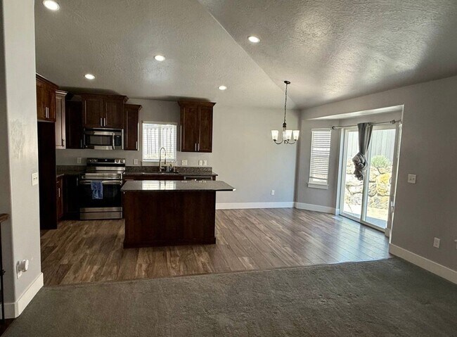 Building Photo - 7081 Hollow View Ct