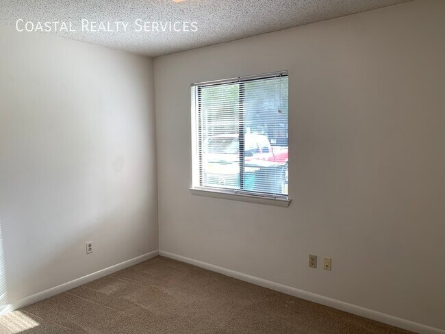 Building Photo - 716 Fairview Dr