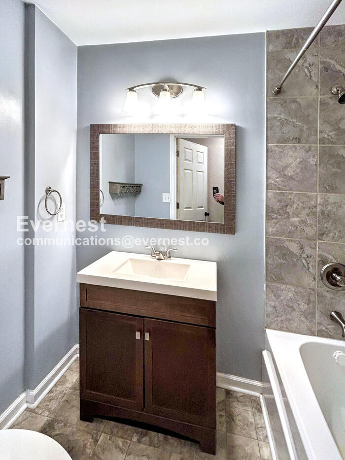 Building Photo - 809 Raymond Ct