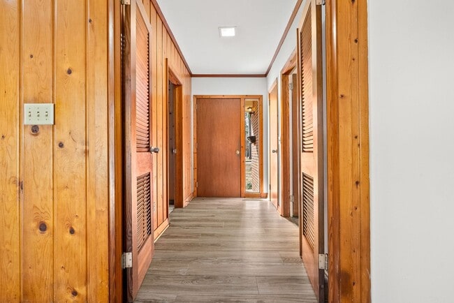 Building Photo - 615 Forestdale Dr