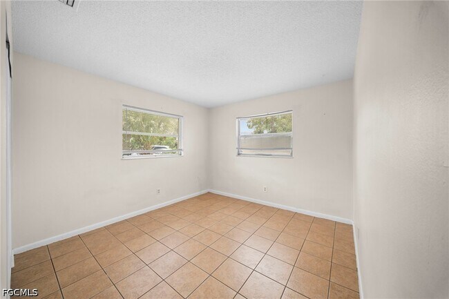 Building Photo - 5553 Fifth Ave