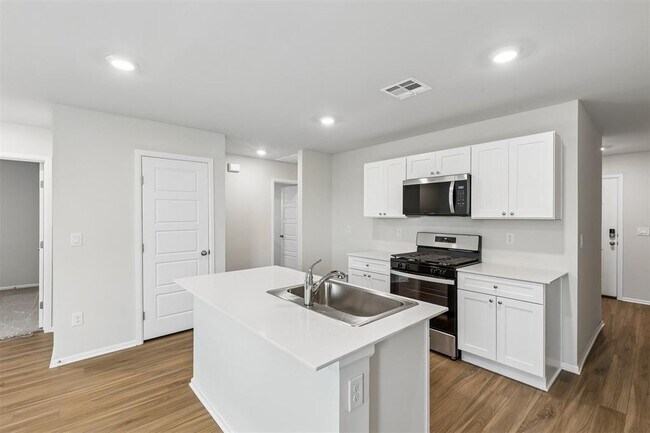 Building Photo - 8812 SW 31st St