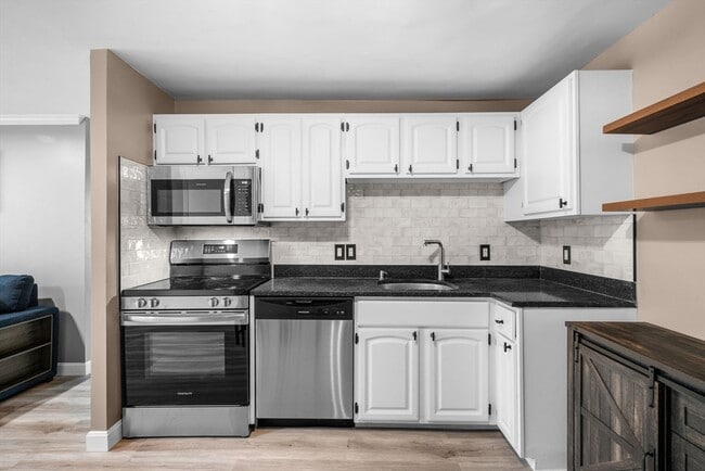 Building Photo - 145 Essex Ave