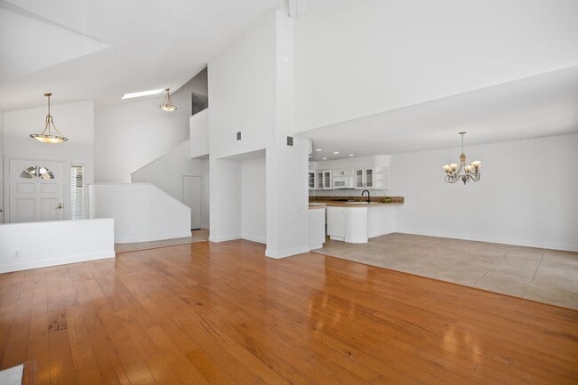 Building Photo - 33 Calle Maria