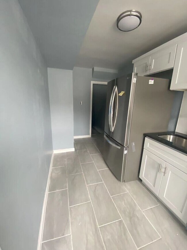 Building Photo - 3 Bedroom and 1 bathroom Row House Availab...