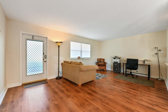 Building Photo - 538 Monaco Way